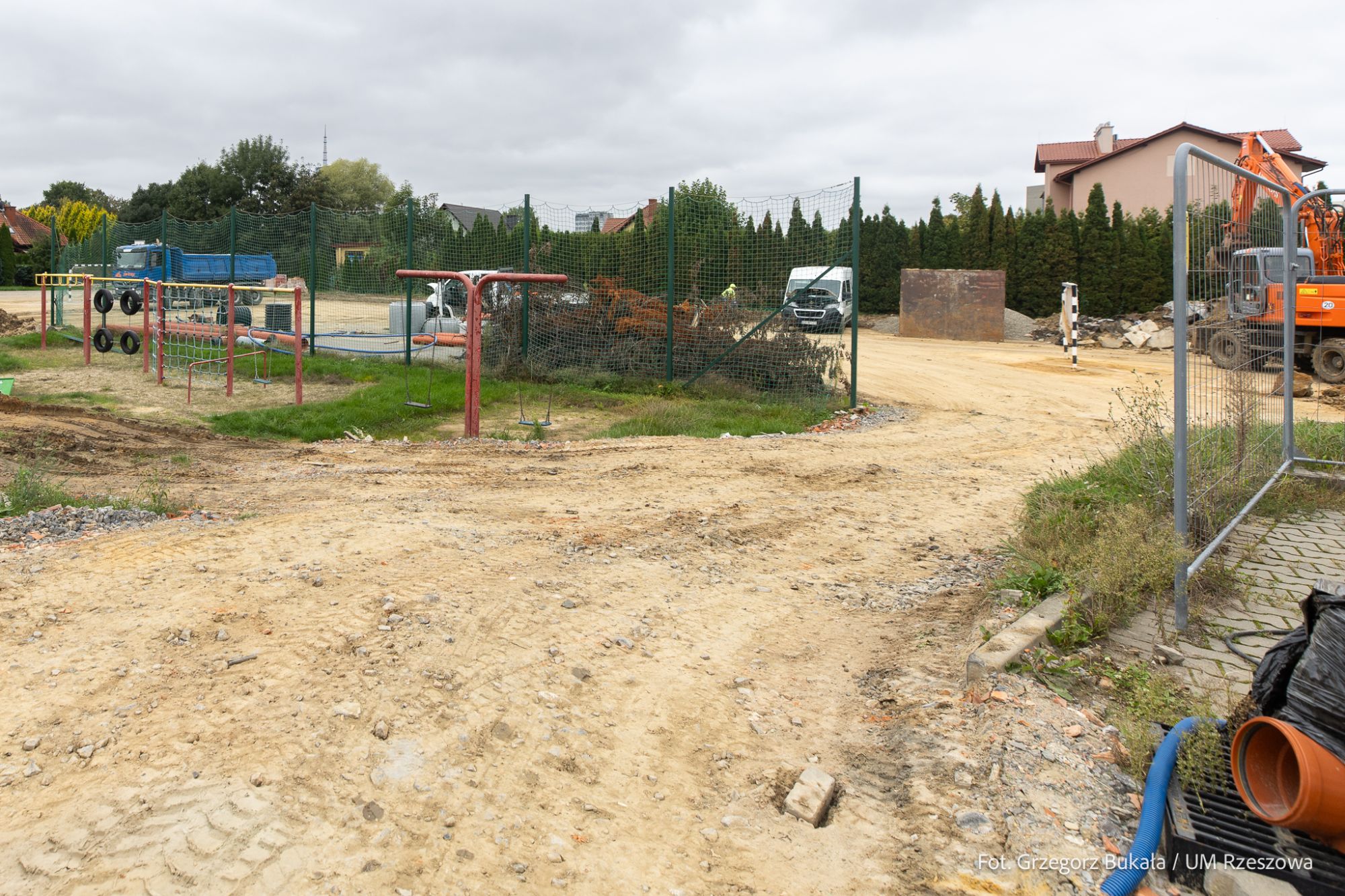 zdjęcie z terenu budowy rzeszowskiej szkoły Podstawowej nr 21 przy ul. Miodowej, fot. Grzegorz Bukała, Urząd Miasta Rzeszowa